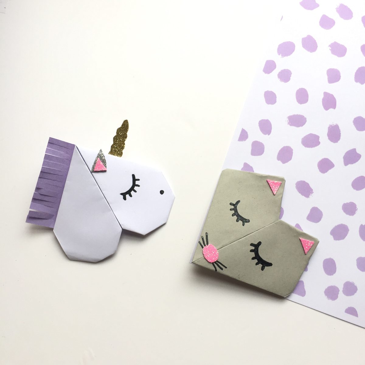 Marque-pages coins de page en origami en forme d'animaux colorés, posés sur un livre