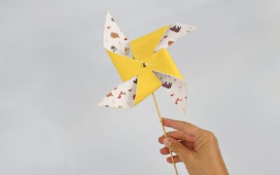 Moulin à vent en papier : le tuto pas à pas pour un moulin qui tourne vraiment