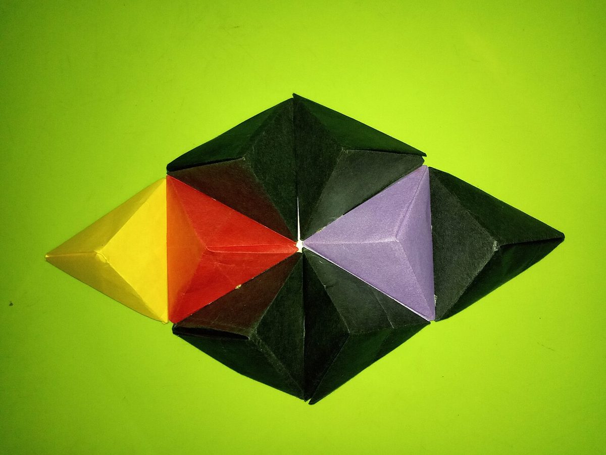Décoration murale colorée en papier plié et découpé, kirigami en relief