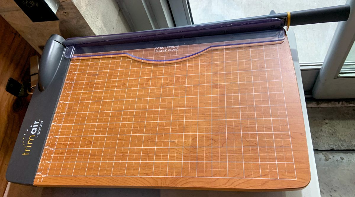 Massicot guillotine à levier pour couper le papier