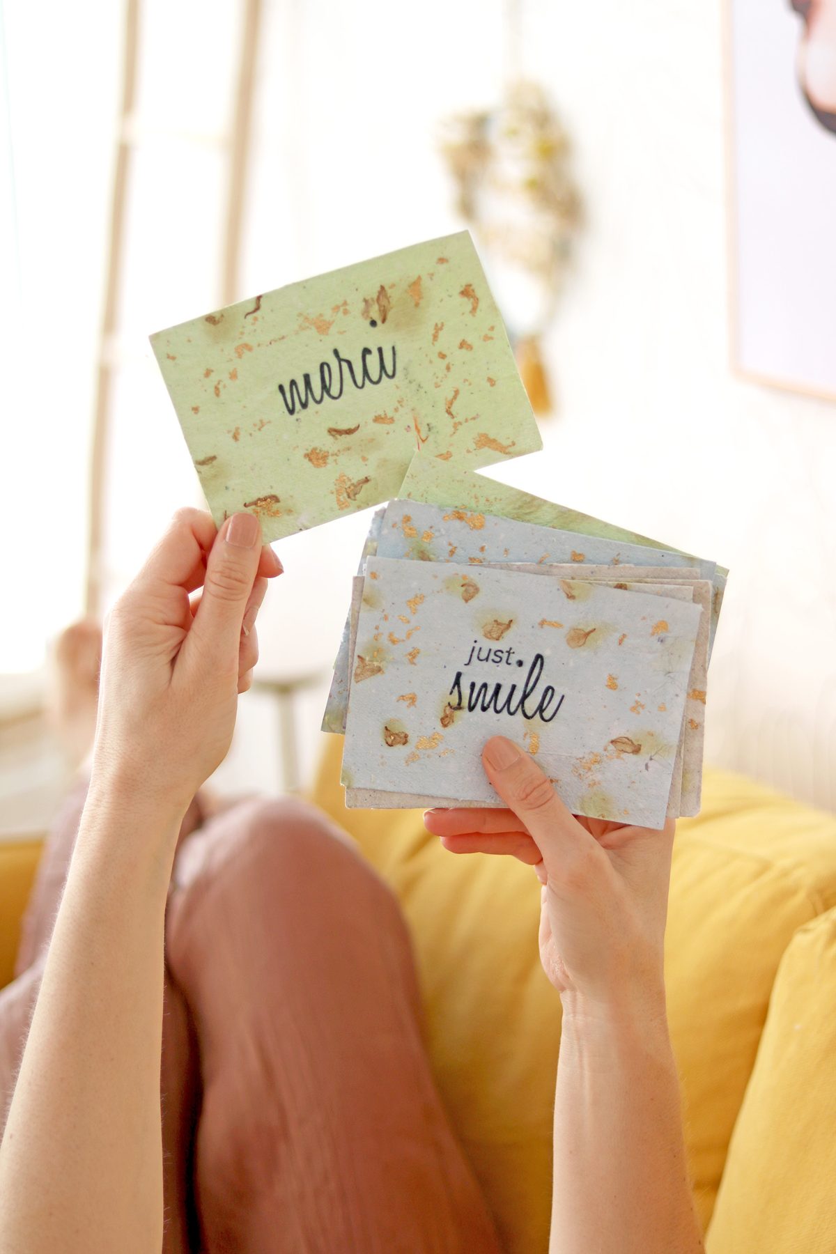 Feuille de papier recycle terminee avec une jolie texture naturelle