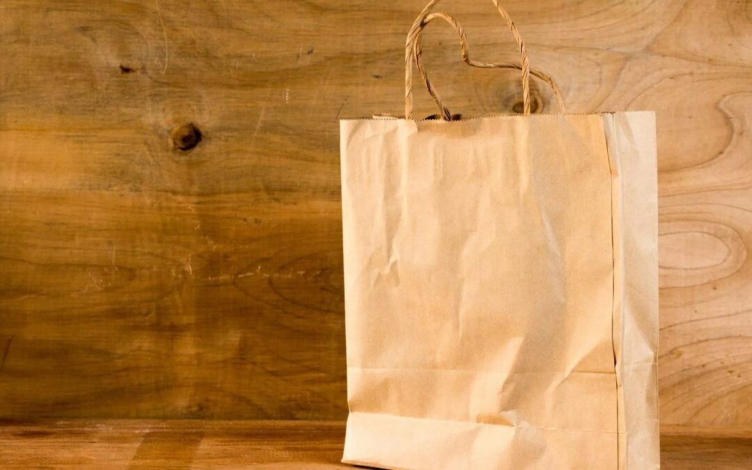 Sac en papier : le tuto pas à pas pour un joli sac cadeau à faire soi-même (sans patron)