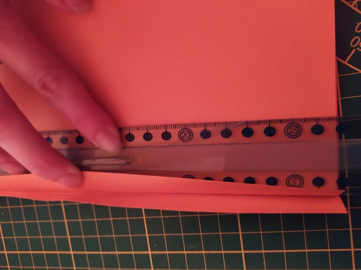 Sacs cadeaux en papier colore faits main, prets a offrir
