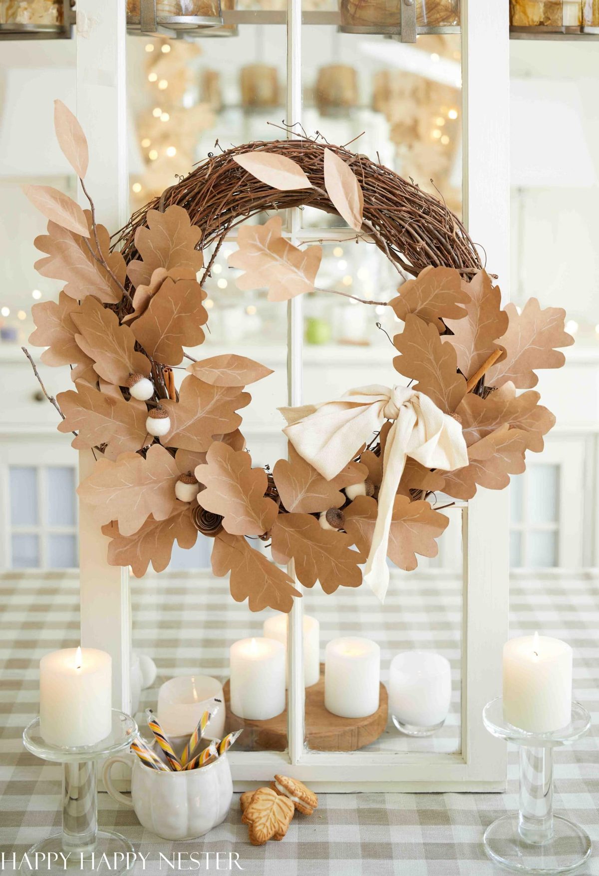 Couronne d'automne faite de feuilles en papier kraft brun, style naturel