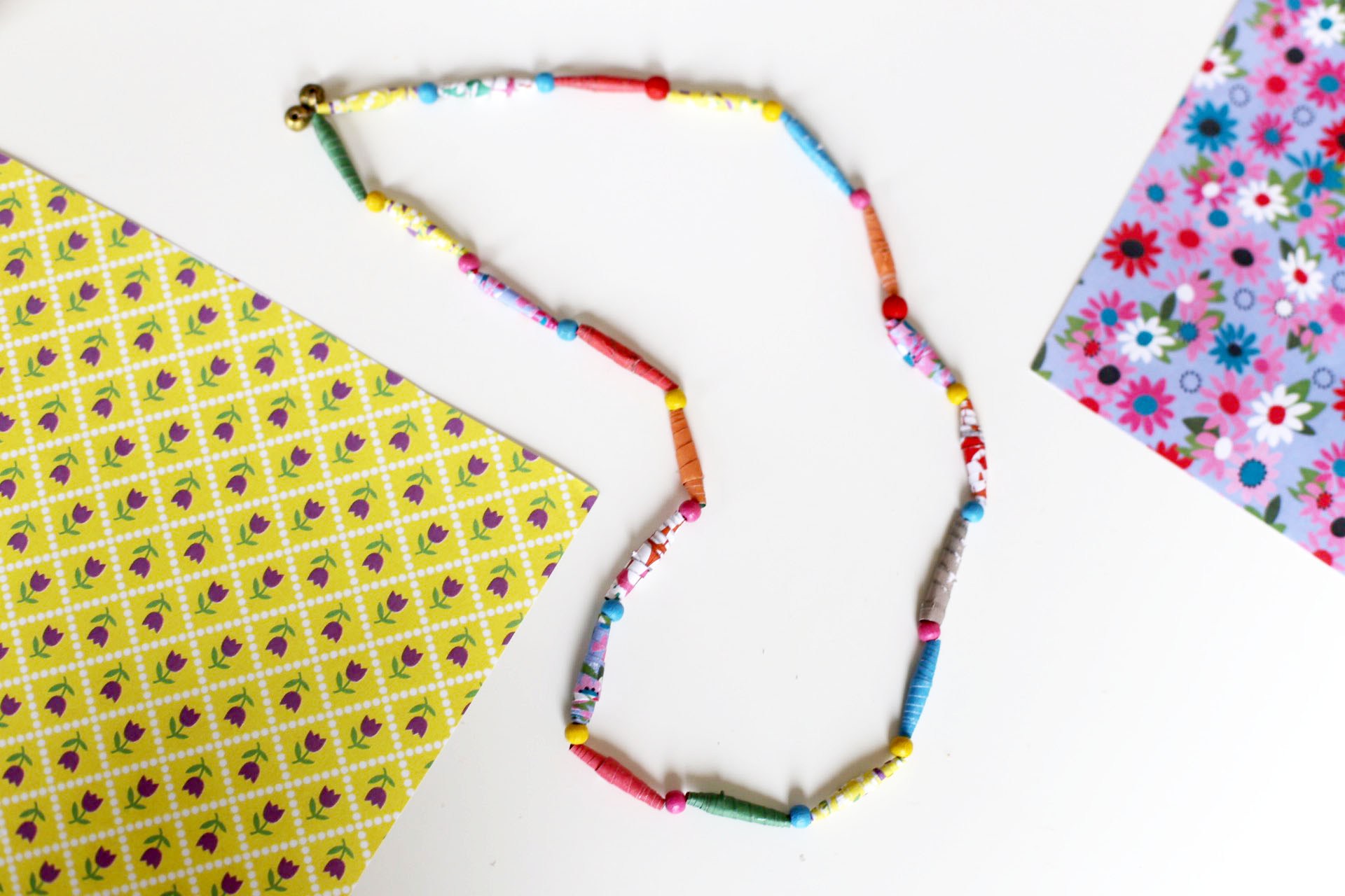 collier-en-papier-enfants-activites